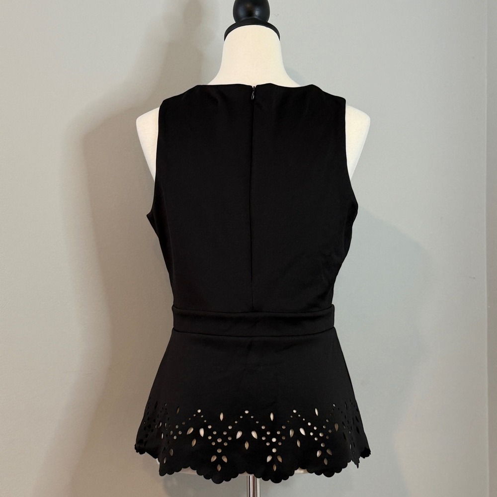 Bisou Bisou Black Geometric Laser Cut Peplum Waist Sleeveless Top M - Picture 2 of 13